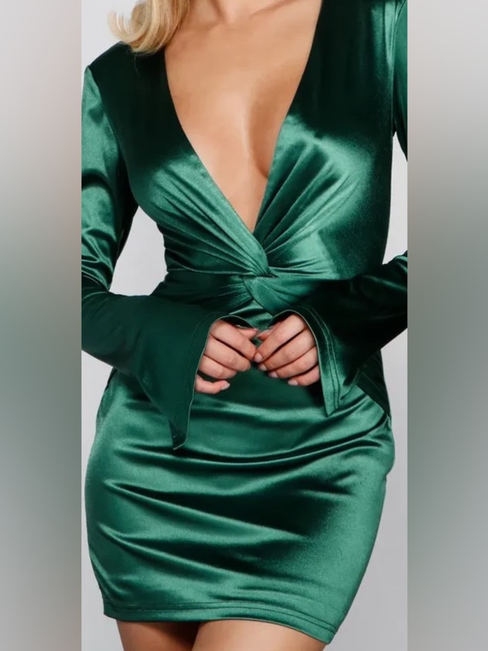 🪞🪞Silk Deep V emerald Green Long-Sleeve Mini Dress XS/Never Worn!🪞🪞
